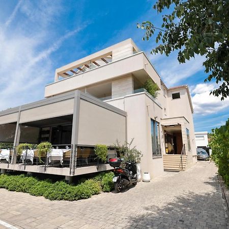 Rooms & Restaurant Matanovi Dvori Sukošan Buitenkant foto