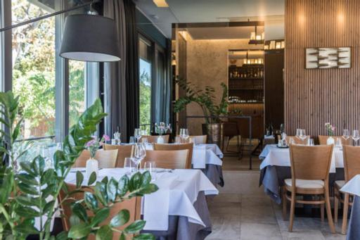 Rooms & Restaurant Matanovi Dvori Sukošan Buitenkant foto